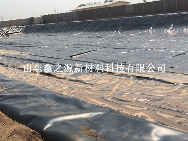沼氣池建設(shè)：為何選擇黑色HDPE土工膜？