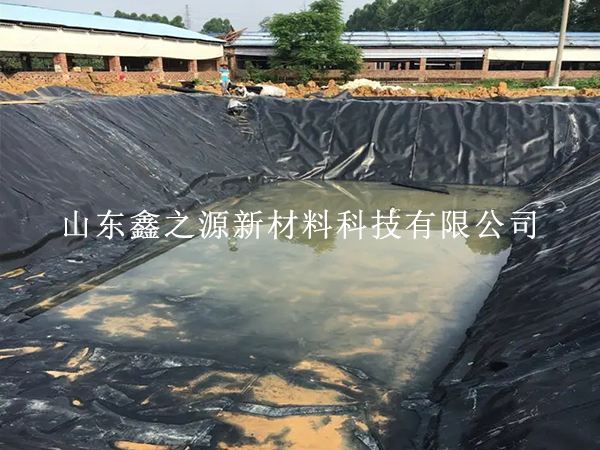 做好沼氣池黑膜的剪接工作，既節(jié)約又高效
