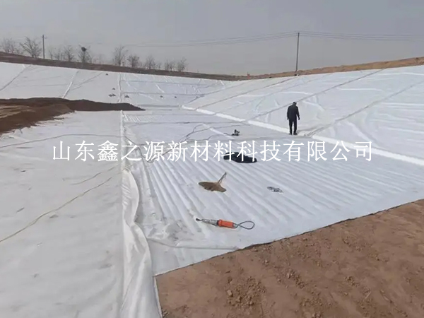 防滲復(fù)合土工膜運(yùn)輸注意事項(xiàng)：安全高效，細(xì)節(jié)決定成敗